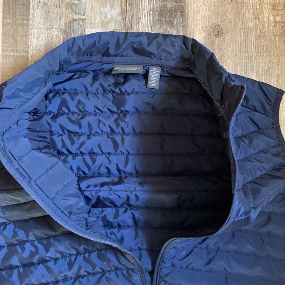 Men's Navy Puffer Vest - Picture 3 of 4